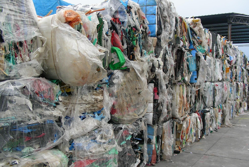 废旧塑料瓶回收.jpg 废旧塑料瓶回收.jpg